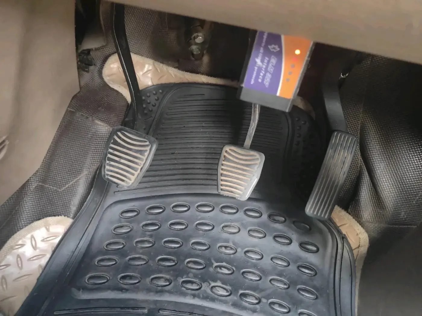 2014 Mahindra XUV500 W8, Diesel, Manual, 1,26,048 km, interior