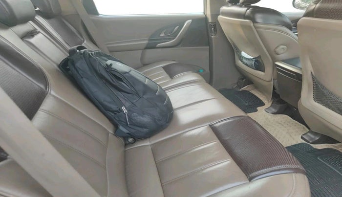 2014 Mahindra XUV500 W8, Diesel, Manual, 1,26,048 km, interior