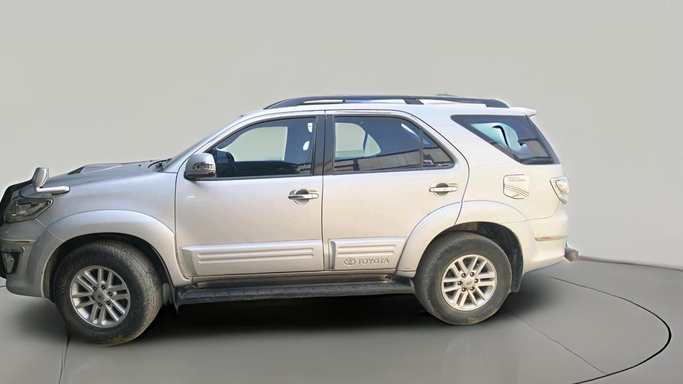 2013 Toyota Fortuner 3.0 4X2 AT, Diesel, Automatic, 1,12,500 km, exterior