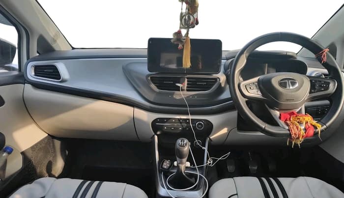 2024 Tata ALTROZ XZ Plus (S) Lux CNG , CNG, Manual, 56,882 km, interior