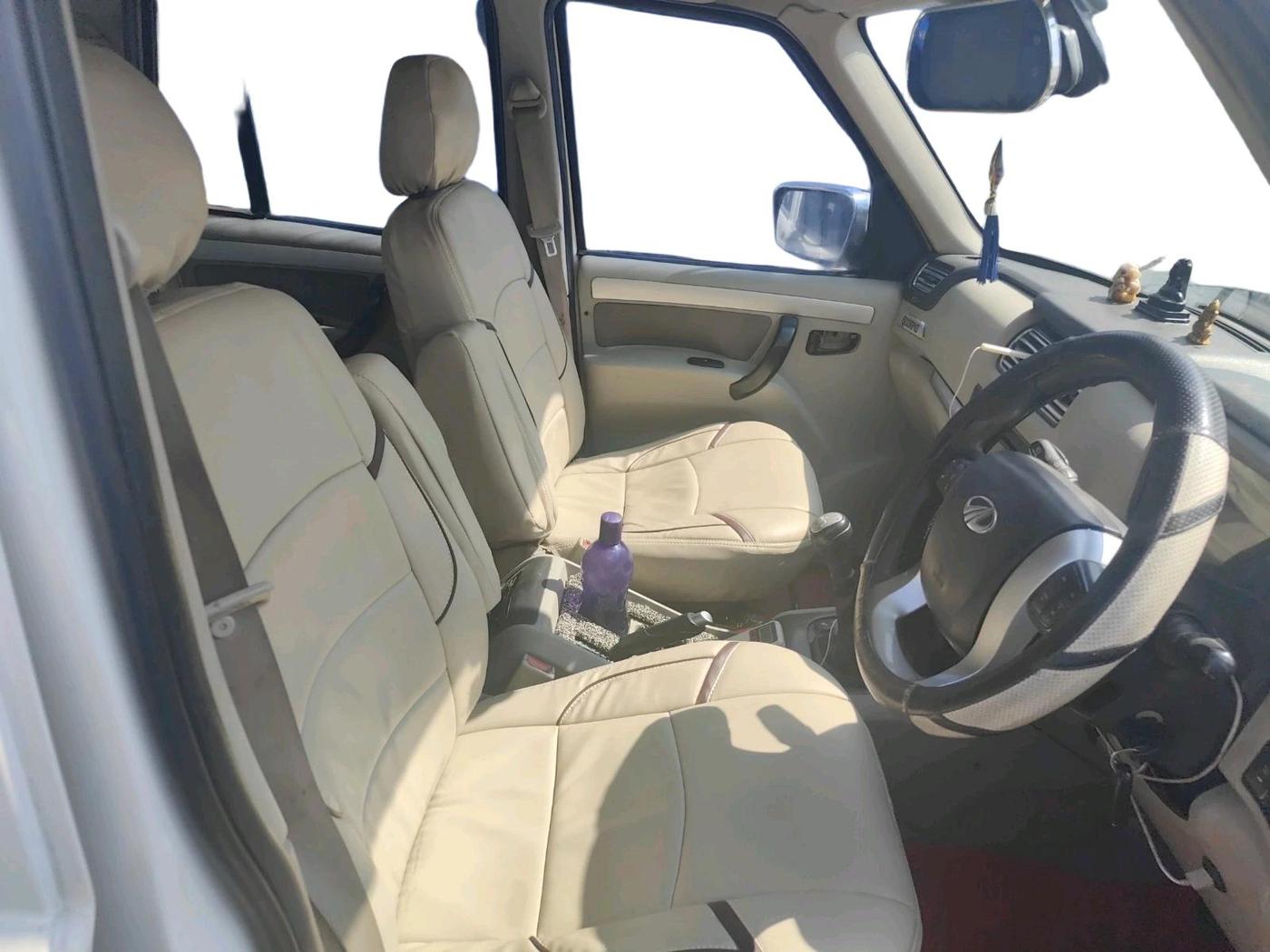 2015 Mahindra Scorpio S10, Diesel, Manual, 25,150 km, interior