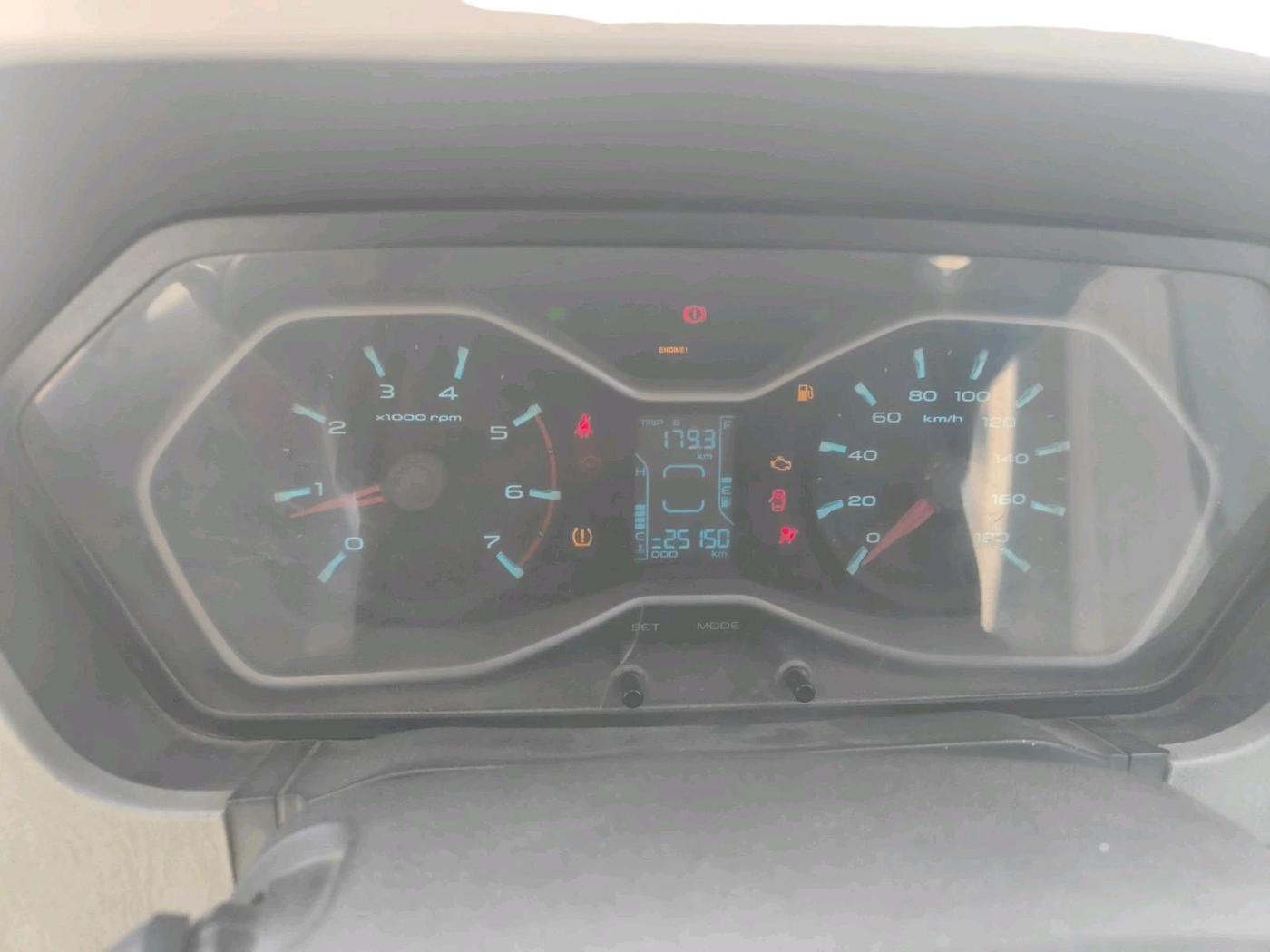 2015 Mahindra Scorpio S10, Diesel, Manual, 25,150 km, interior