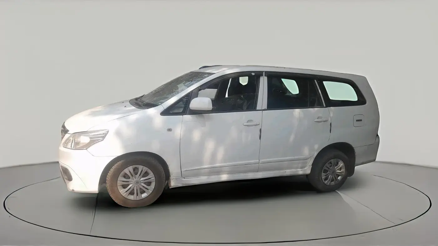 2013 Toyota Innova 2.5 GX 8 STR, Diesel, Manual, 97,759 km, exterior