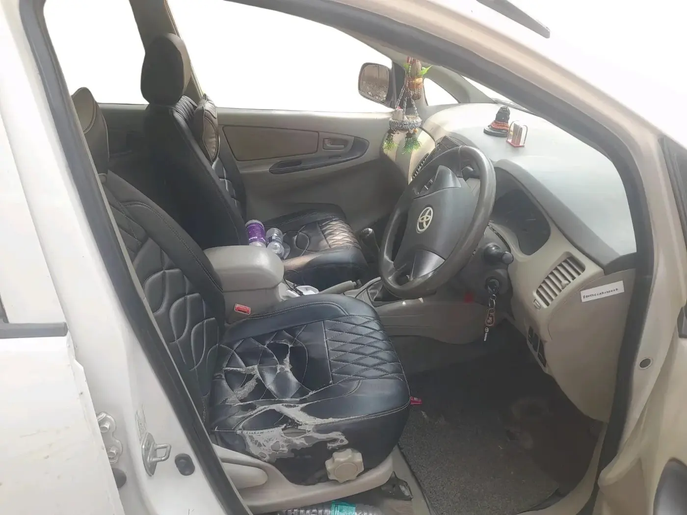 2013 Toyota Innova 2.5 GX 8 STR, Diesel, Manual, 97,759 km, interior