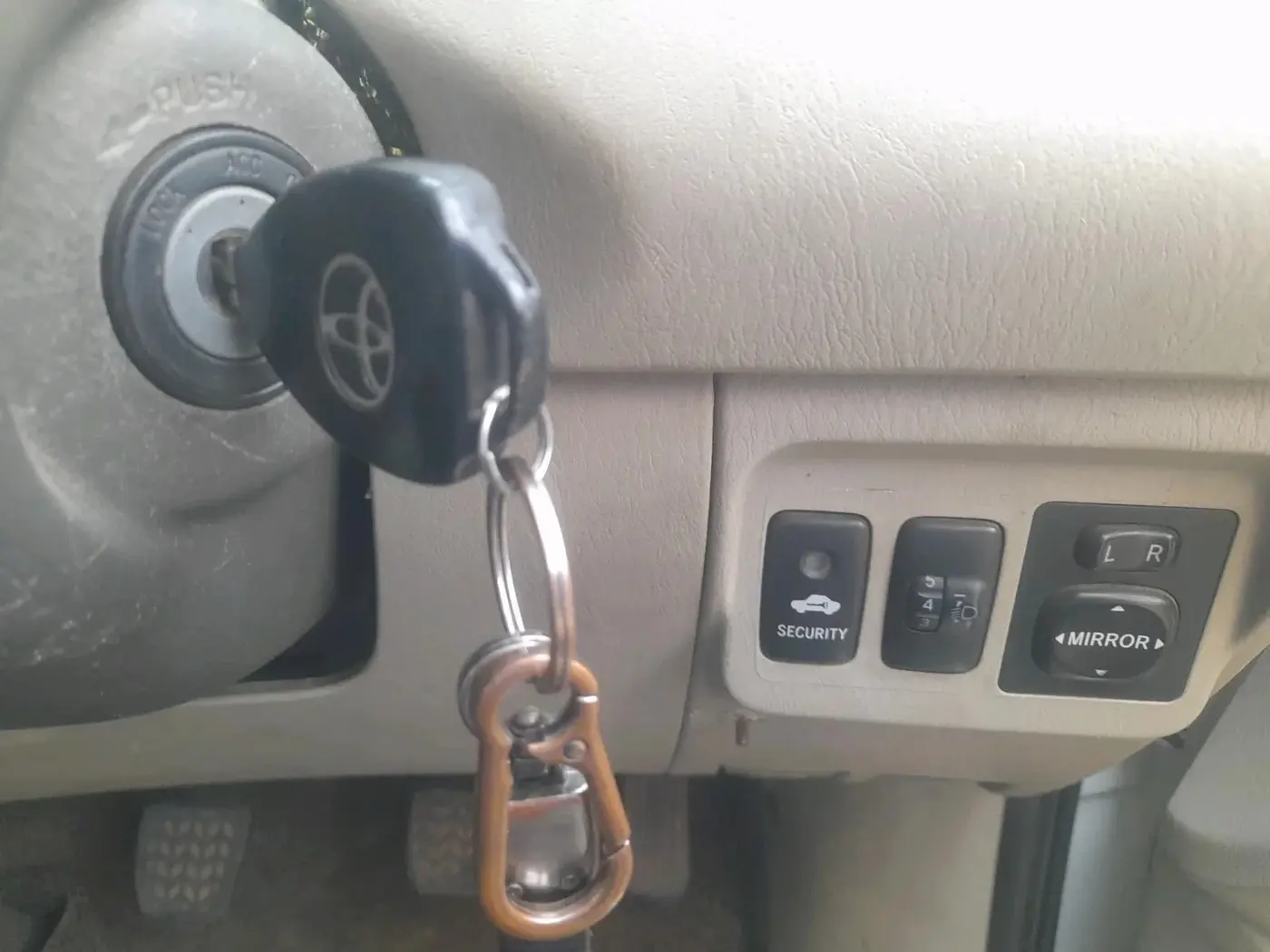 2013 Toyota Innova 2.5 GX 8 STR, Diesel, Manual, 97,759 km, interior