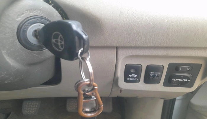 2013 Toyota Innova 2.5 GX 8 STR, Diesel, Manual, 97,759 km, interior