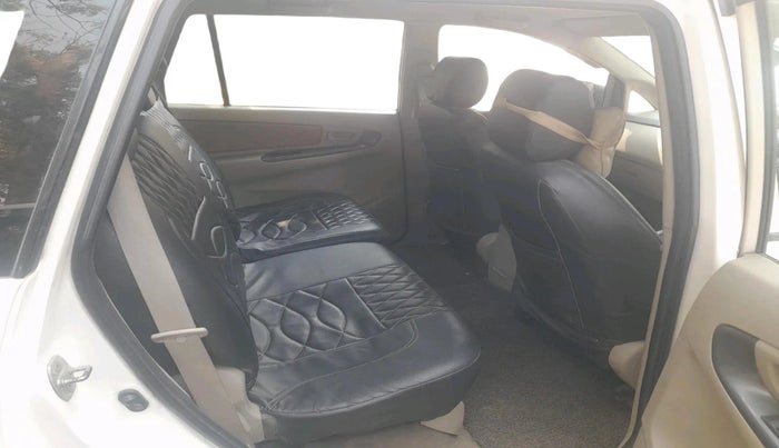 2013 Toyota Innova 2.5 GX 8 STR, Diesel, Manual, 97,759 km, interior