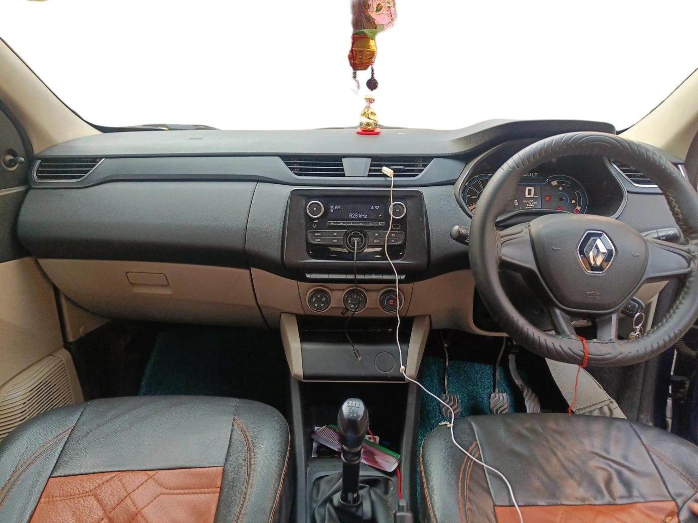 2022 Renault TRIBER RXL MT, Petrol, Manual, 44,427 km, interior