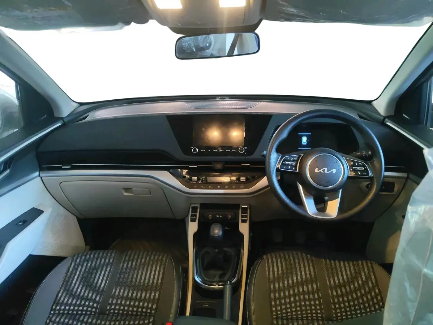 2022 KIA CARENS PRESTIGE PLUS 1.5 DIESEL 7 STR, Diesel, Manual, 9,500 km, interior