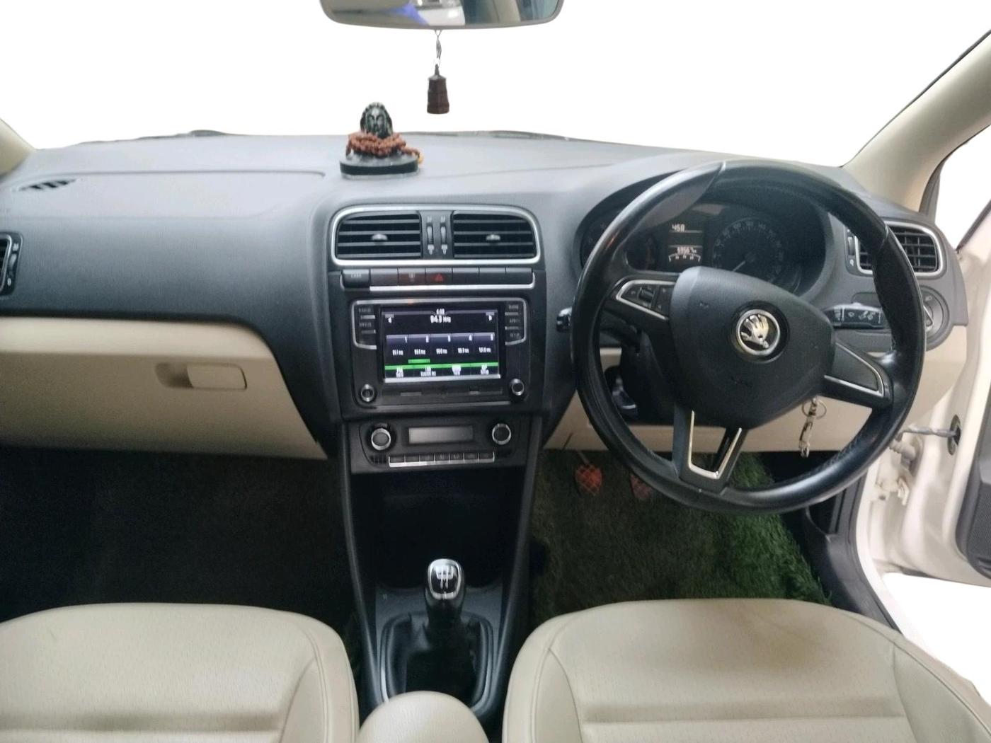 2018 Skoda Rapid STYLE 1.6 MPI, Petrol, Manual, 59,567 km, interior
