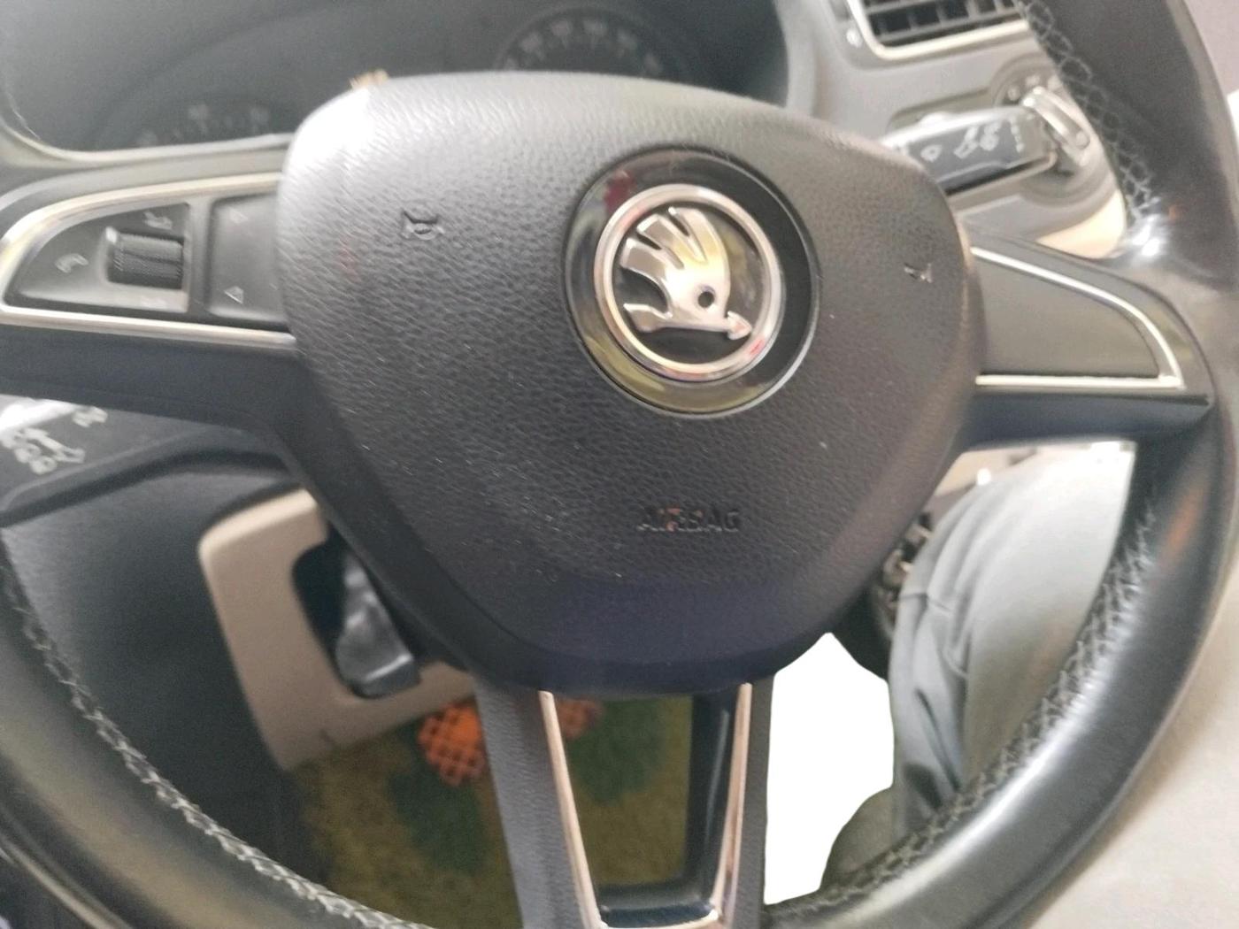 2018 Skoda Rapid STYLE 1.6 MPI, Petrol, Manual, 59,567 km, interior