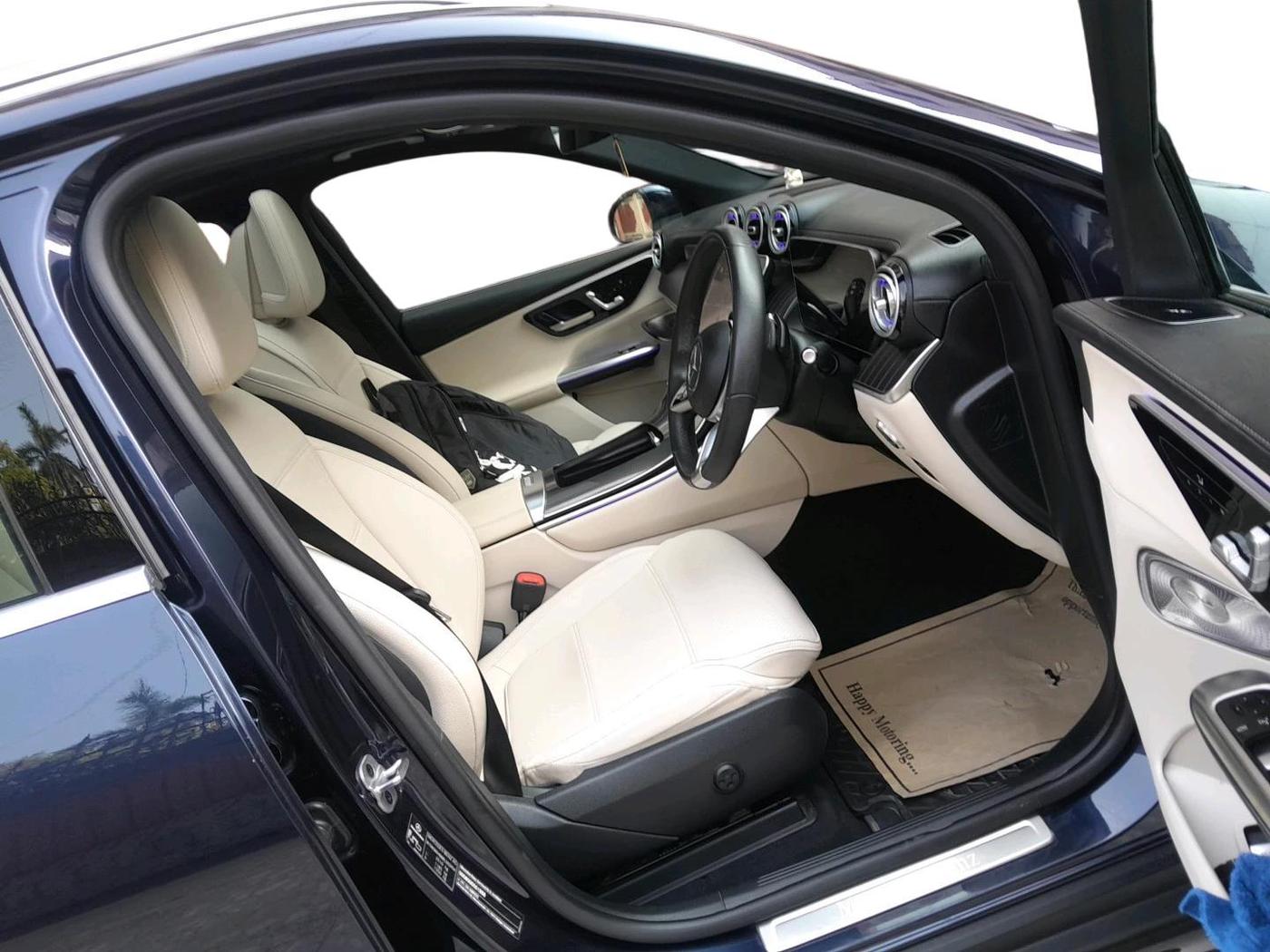2024 Mercedes Benz GLC CLASS 300 4MATIC, Petrol, Automatic, 15,724 km, interior