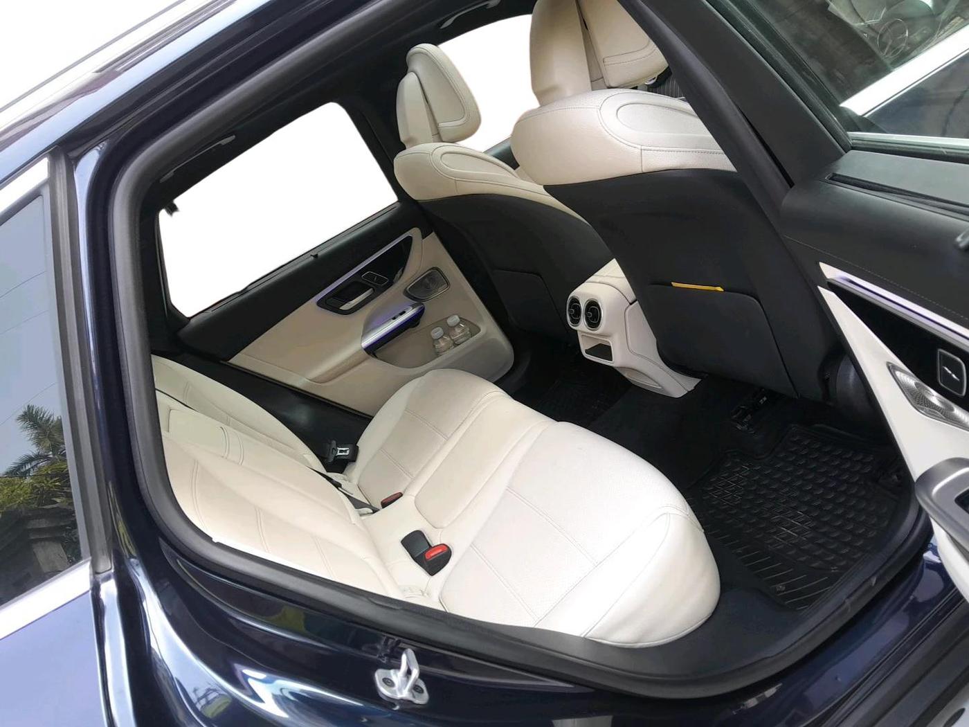 2024 Mercedes Benz GLC CLASS 300 4MATIC, Petrol, Automatic, 15,724 km, interior