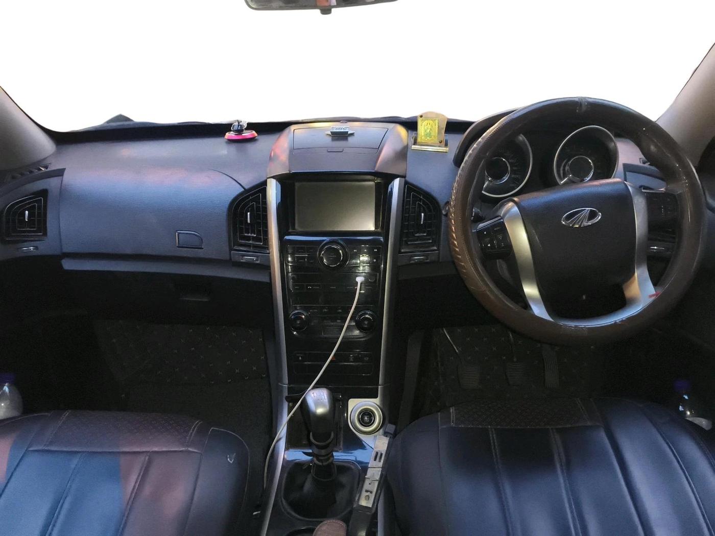 2019 Mahindra XUV500 W7, Diesel, Manual, 88,065 km, interior