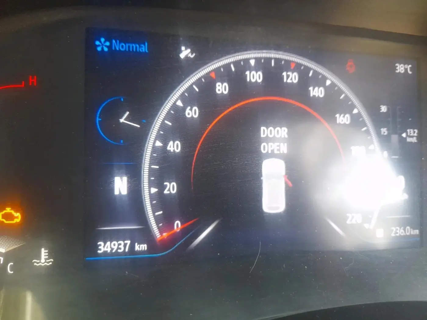 2022 Renault Kiger RXZ AMT, Petrol, Automatic, 34,937 km, interior