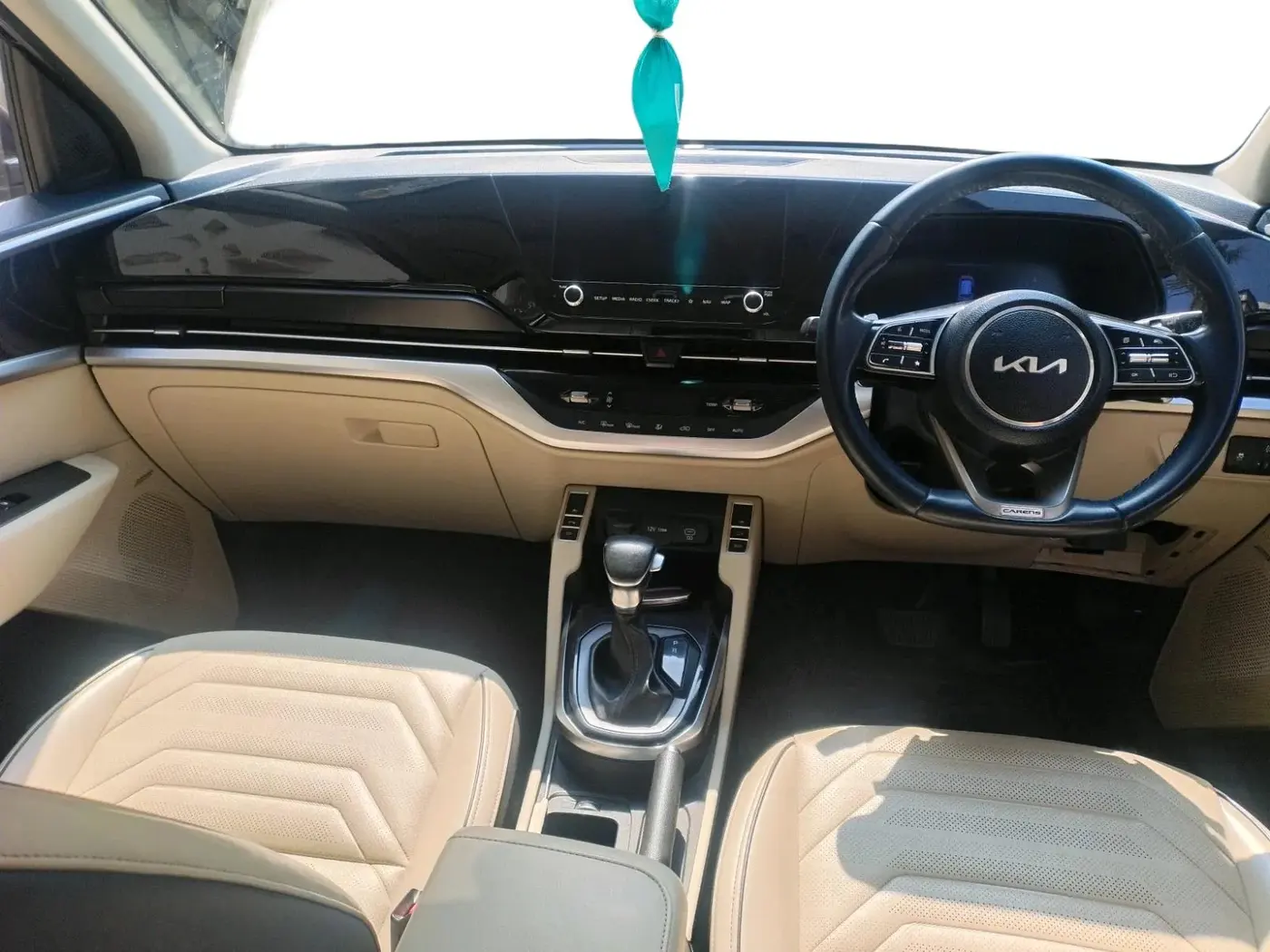 2022 KIA CARENS LUXURY 1.4 PETROL 7 STR, Petrol, Manual, 46,528 km, interior