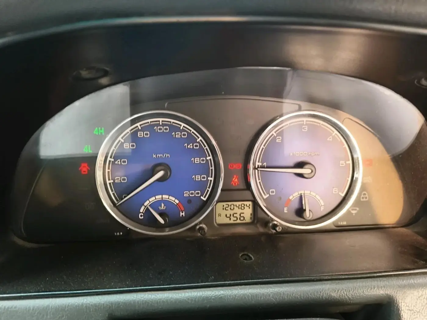 2011 Tata Safari 4X2 VX DICOR, Diesel, Manual, 1,20,484 km, interior