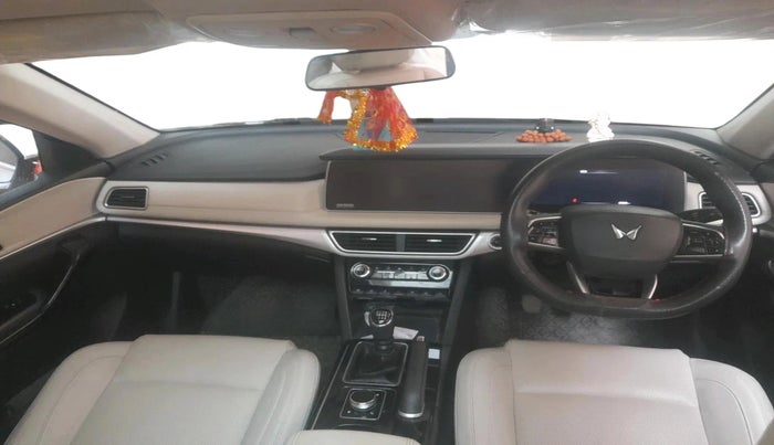 2023 Mahindra XUV700 AX 7 D MT 7 STR, Diesel, Manual, 67,826 km, interior