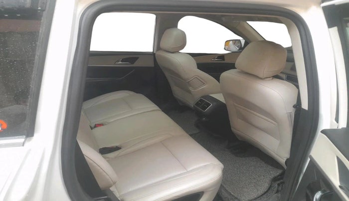 2023 Mahindra XUV700 AX 7 D MT 7 STR, Diesel, Manual, 67,826 km, interior