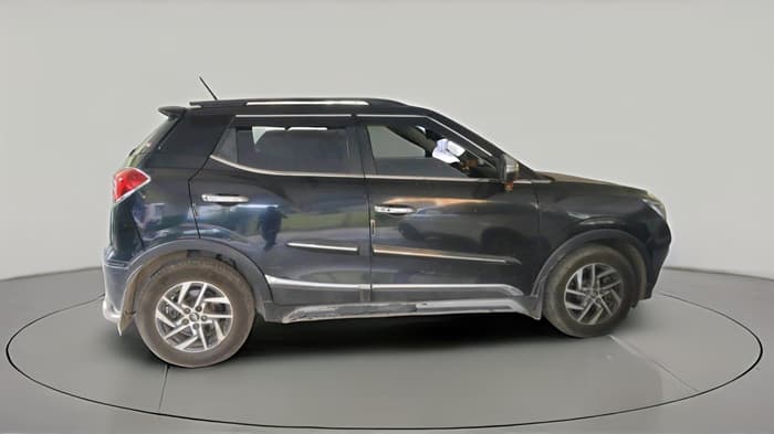 2022 Mahindra XUV300 W8 (O) 1.5 DIESEL, Diesel, Manual, 1,17,219 km, exterior