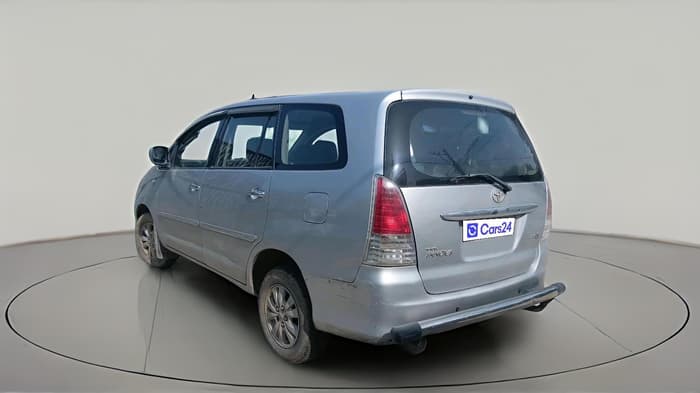 2011 Toyota Innova V 2.5 7 STR, Diesel, Manual, 99,570 km, exterior