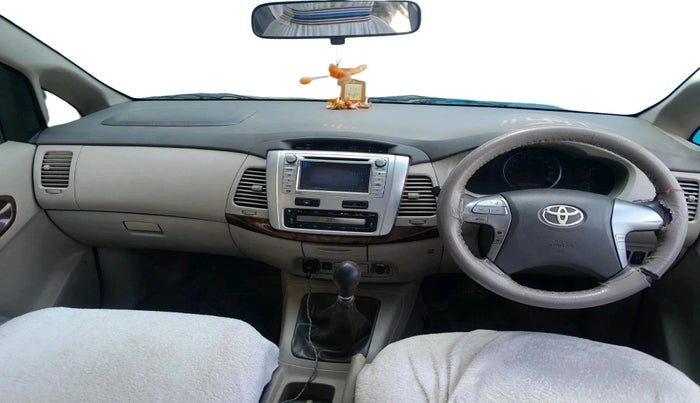 2013 Toyota Innova 2.5 VX 8 STR, Diesel, Manual, 1,63,143 km, interior