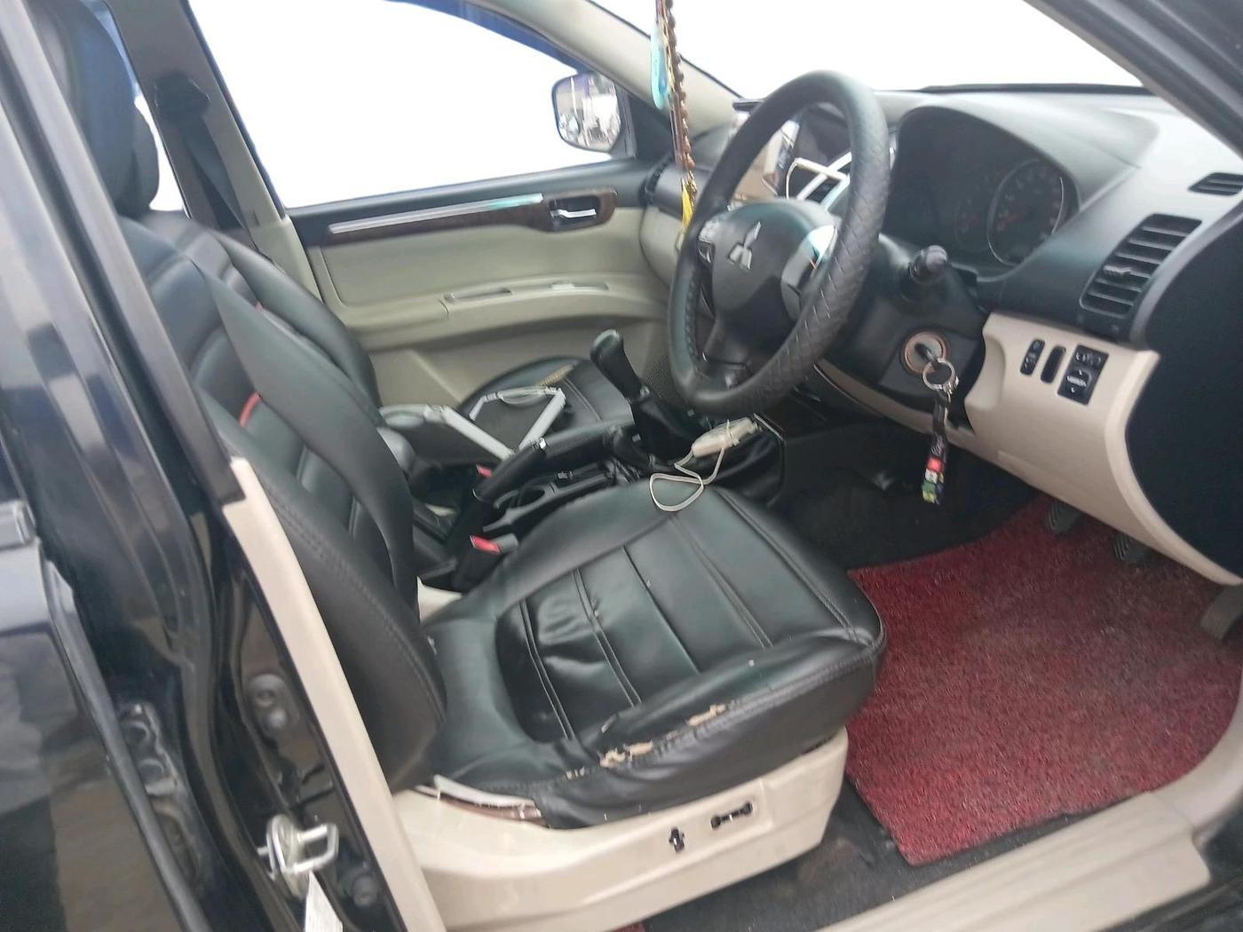 2014 Mitsubishi Pajero Sport 2.5 MT 4X4, Diesel, Manual, 1,26,134 km, interior