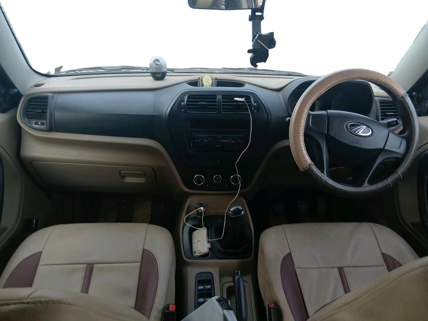 2017 Mahindra TUV300 T4 PLUS, Diesel, Manual, 35,741 km, interior
