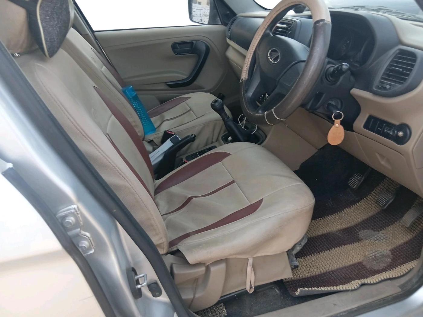 2017 Mahindra TUV300 T4 PLUS, Diesel, Manual, 35,741 km, interior