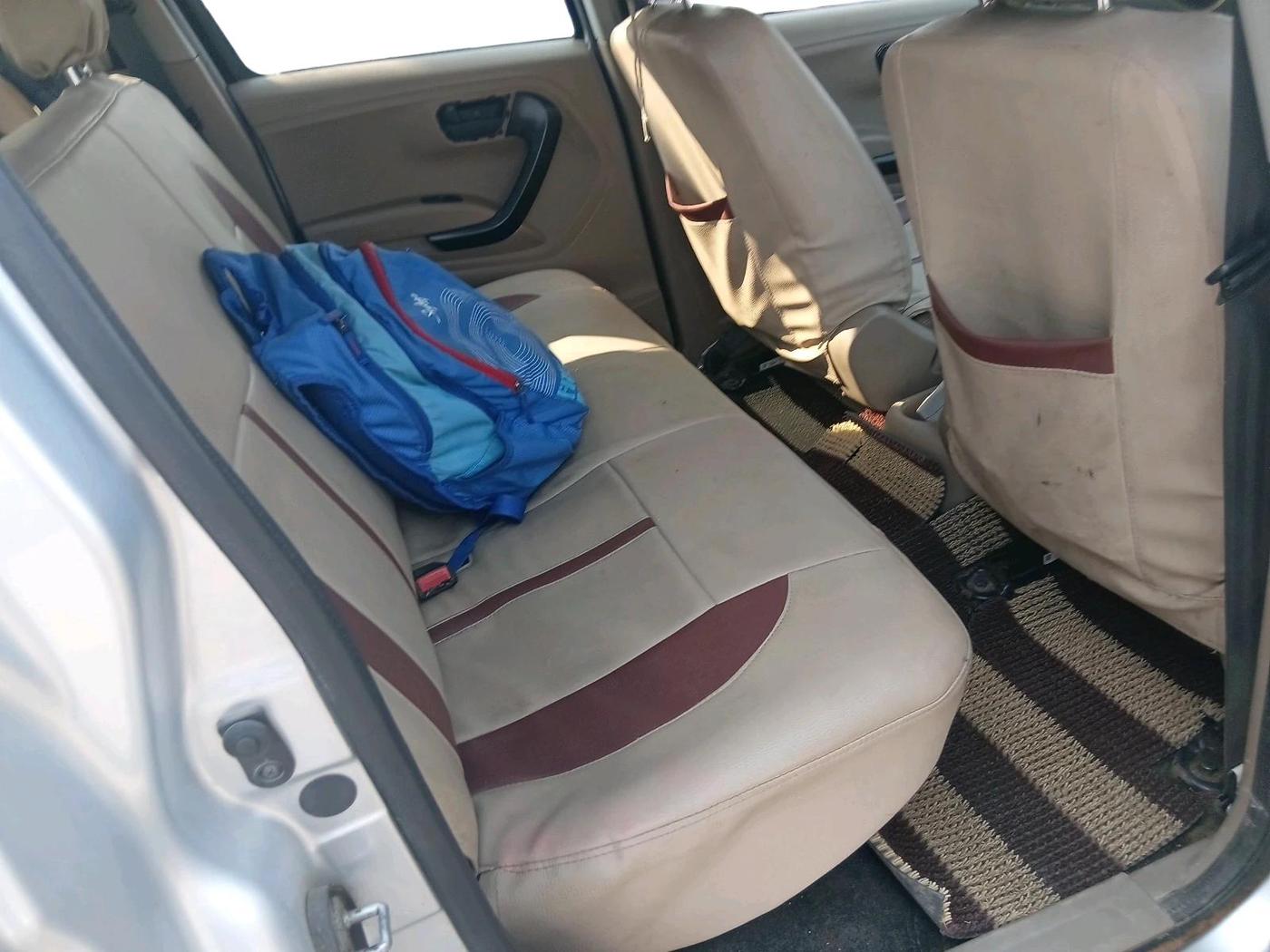2017 Mahindra TUV300 T4 PLUS, Diesel, Manual, 35,741 km, interior