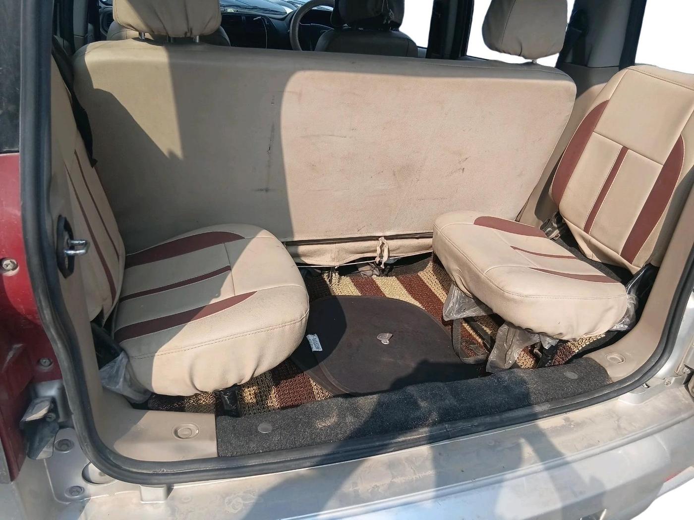 2017 Mahindra TUV300 T4 PLUS, Diesel, Manual, 35,741 km, interior