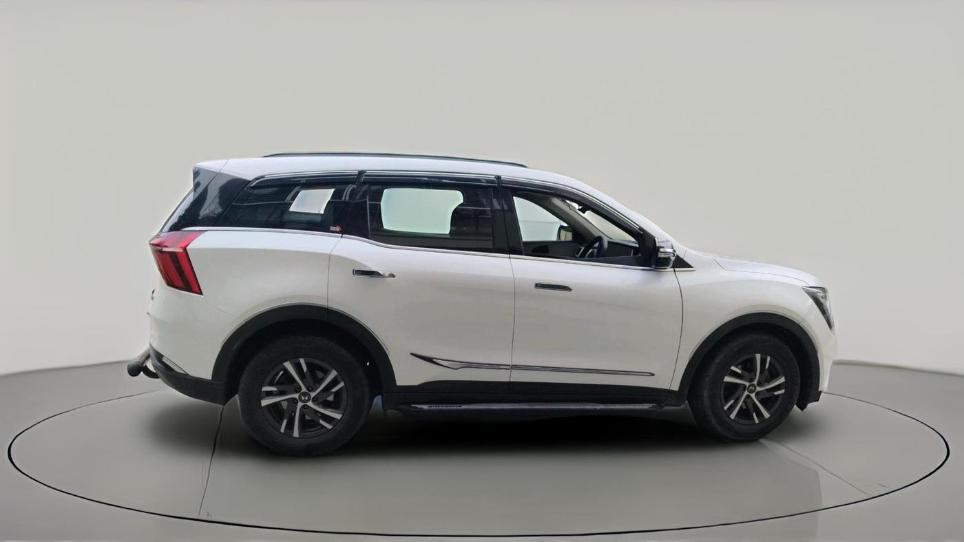 2023 Mahindra XUV700 AX 5 D AT 5 STR, Diesel, Automatic, 35,692 km, exterior