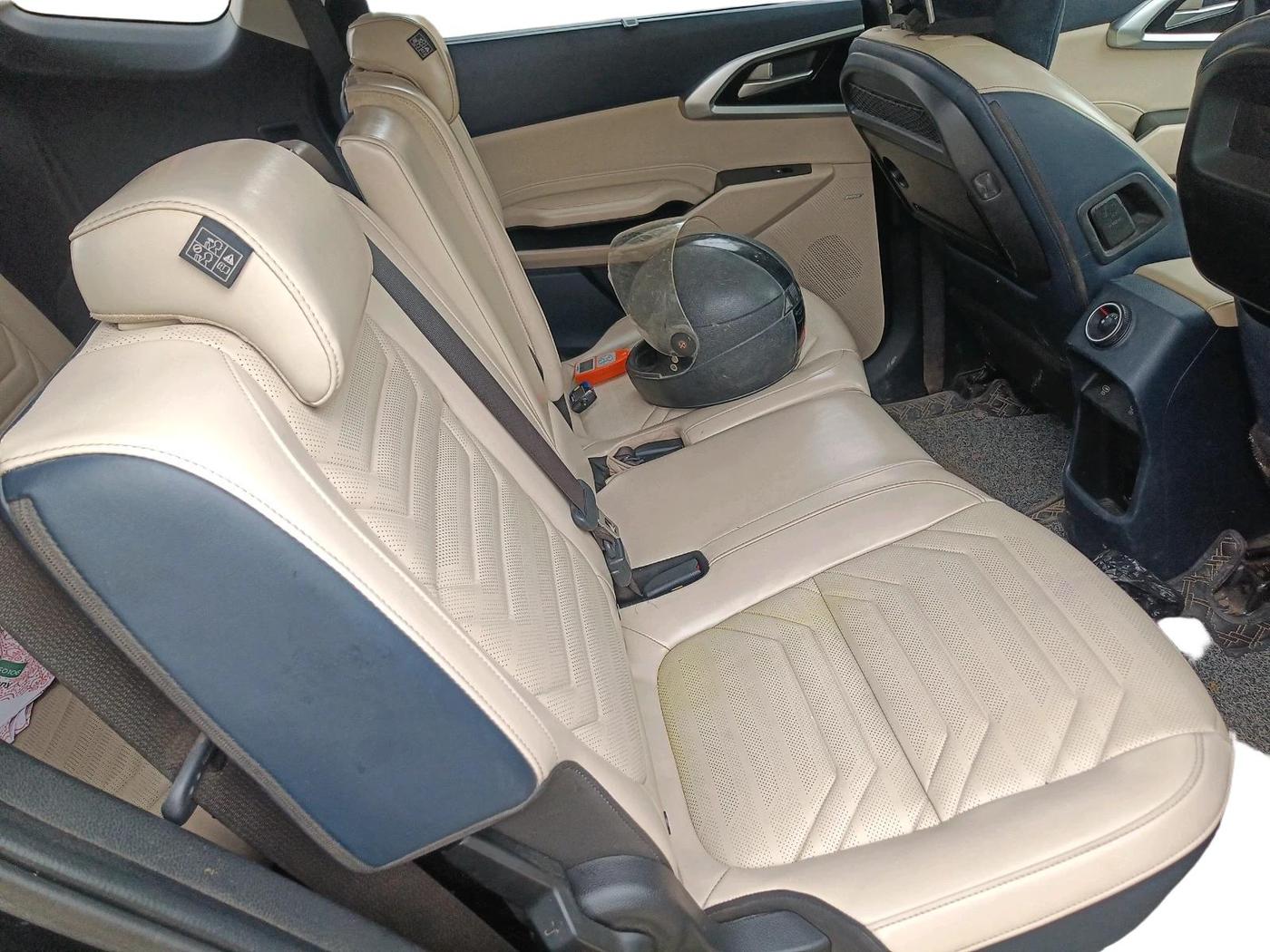 2023 KIA CARENS LUXURY PLUS 1.5 IMT PETROL, Petrol, Manual, 89,371 km, interior