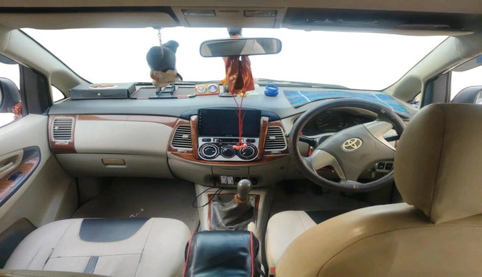 2013 Toyota Innova 2.5 GX 8 STR, Diesel, Manual, 3 km, interior