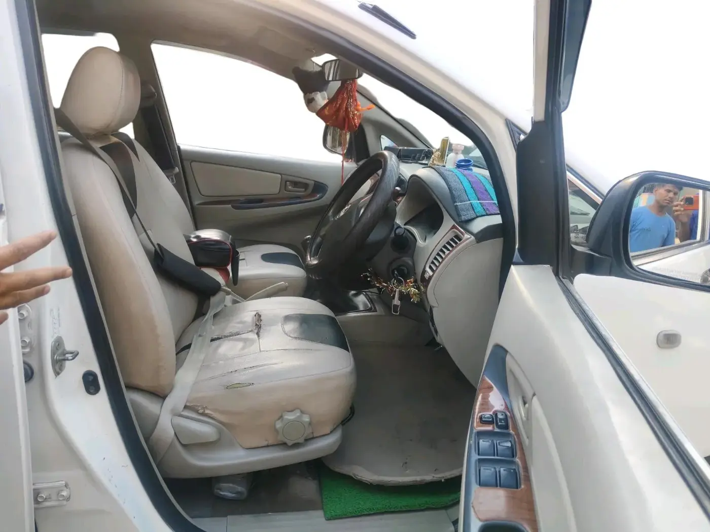 2013 Toyota Innova 2.5 GX 8 STR, Diesel, Manual, 3 km, interior
