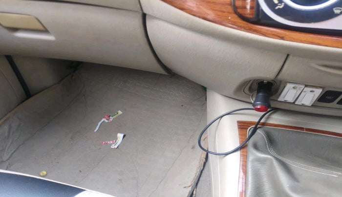 2013 Toyota Innova 2.5 GX 8 STR, Diesel, Manual, 3 km, interior