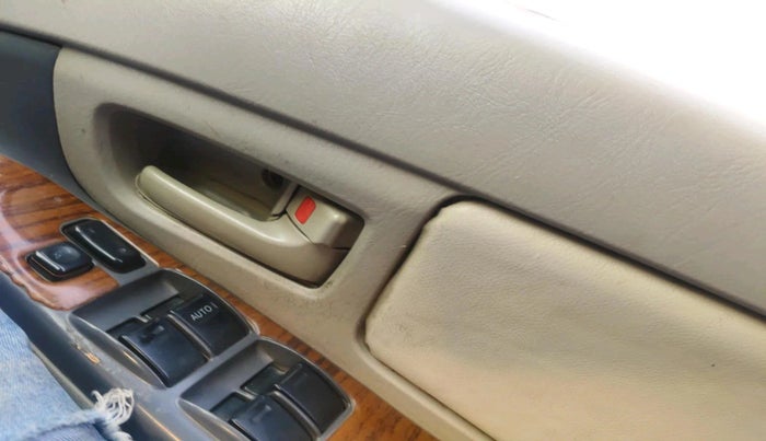 2013 Toyota Innova 2.5 GX 8 STR, Diesel, Manual, 3 km, interior