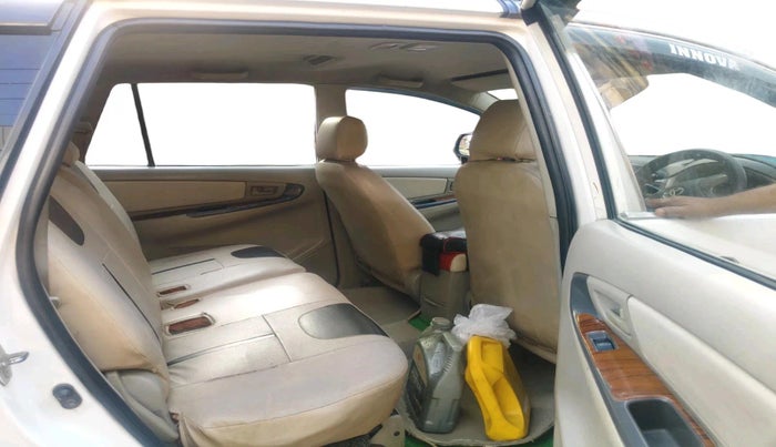 2013 Toyota Innova 2.5 GX 8 STR, Diesel, Manual, 3 km, interior