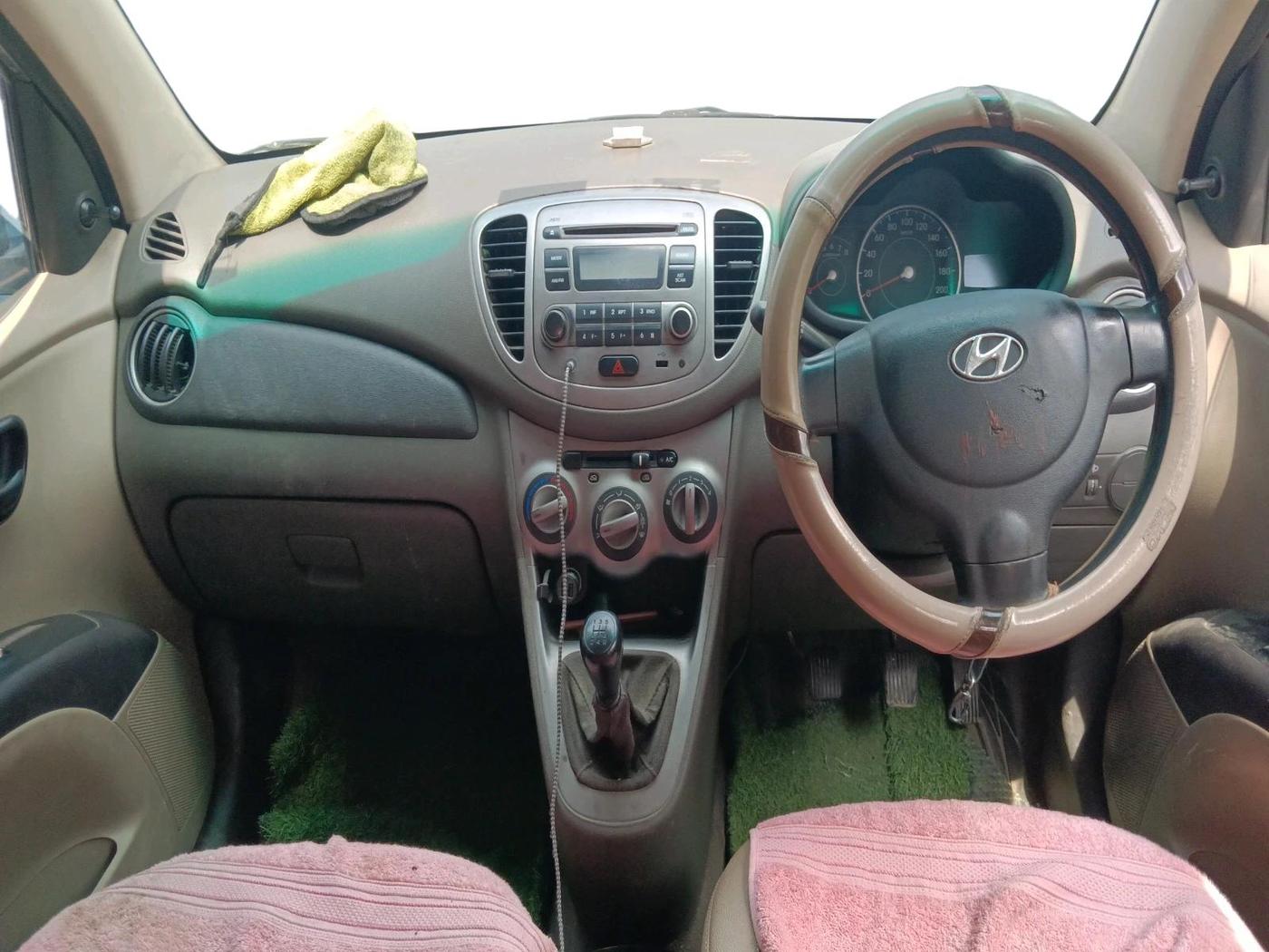 2012 Hyundai i10 ERA 1.1, Petrol, Manual, 1,13,549 km, interior