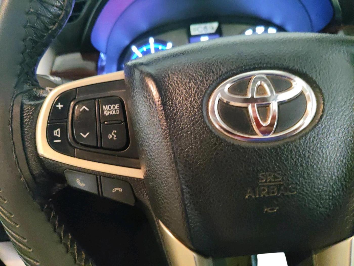 2018 Toyota Innova Crysta 2.4 VX 8 STR, Diesel, Manual, 1,65,223 km, interior
