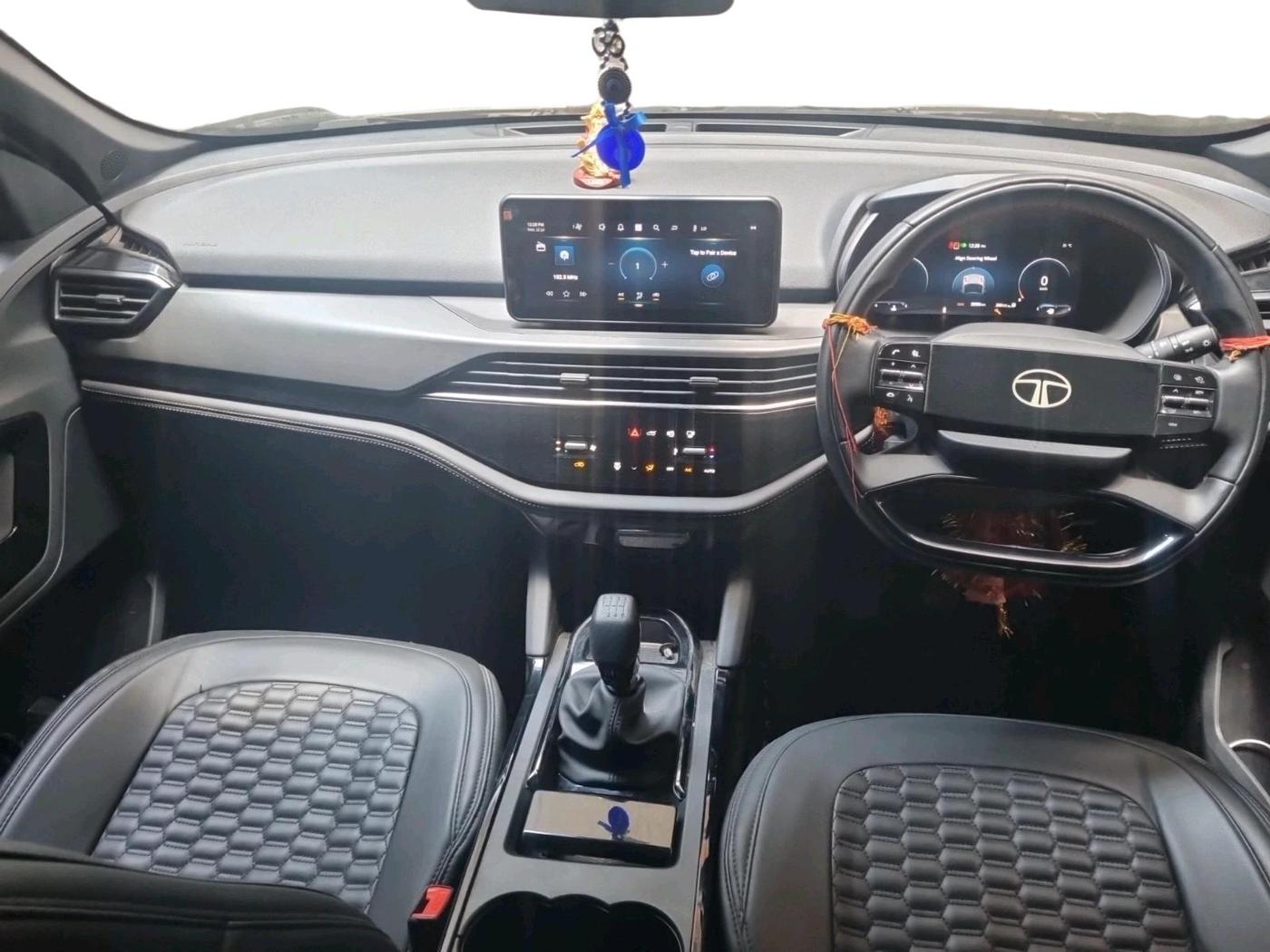 2025 Tata Safari Pure X 7 STR Dark Edition, Diesel, Manual, 3,990 km, interior