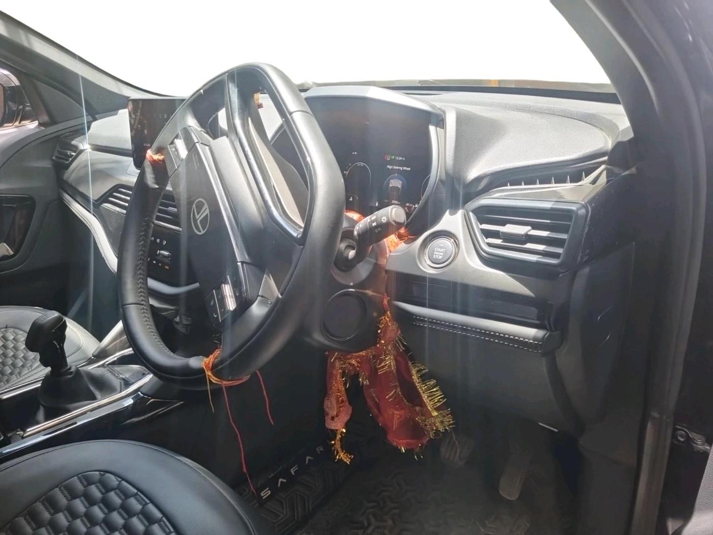 2025 Tata Safari Pure X 7 STR Dark Edition, Diesel, Manual, 3,990 km, interior