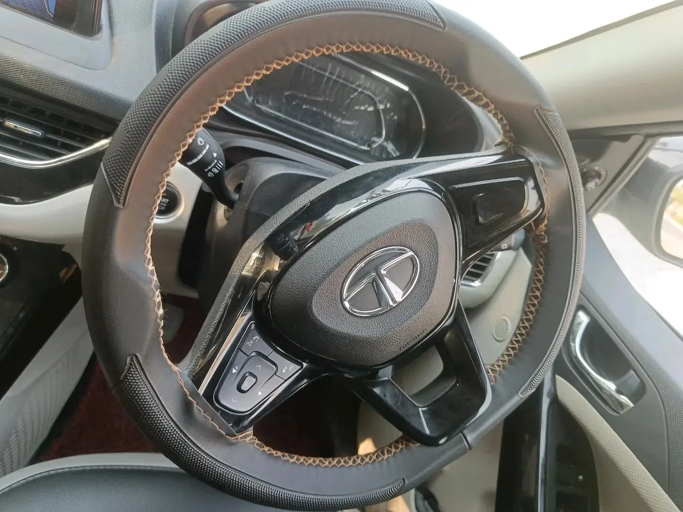2023 Tata NEXON XZ PLUS PETROL, Petrol, Manual, 28,357 km, interior