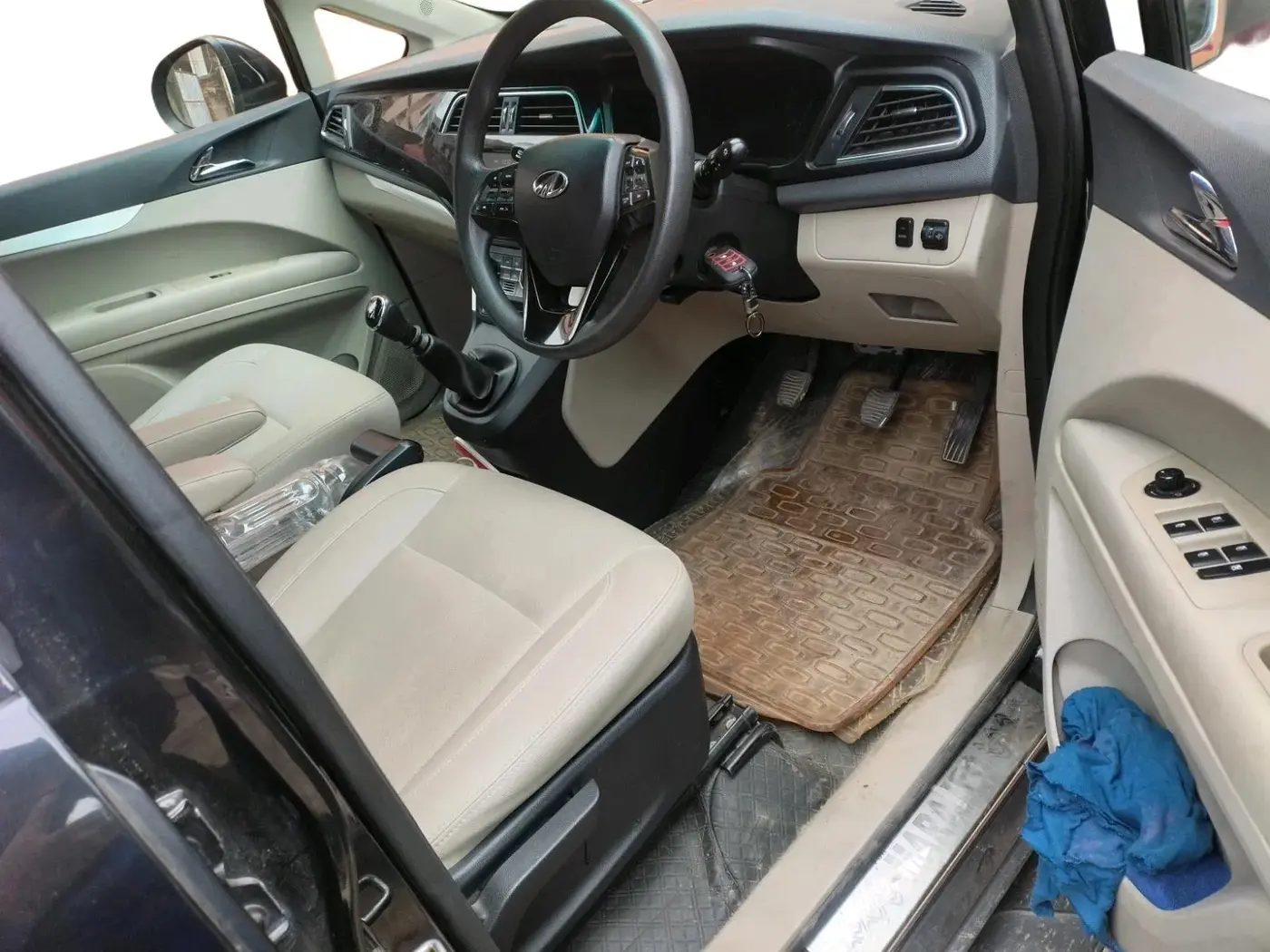 2019 Mahindra MARAZZO M8 8 STR, Diesel, Manual, 53,478 km, interior
