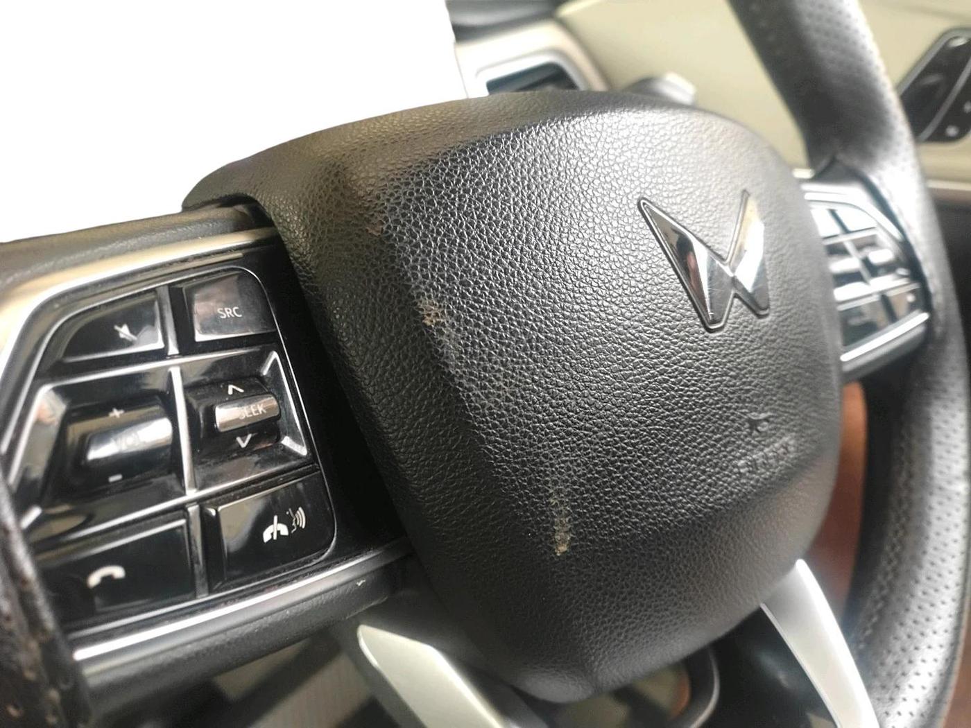 2022 Mahindra XUV700 AX 7 LUXURY P AT 7 STR, Petrol, Automatic, 47,918 km, interior
