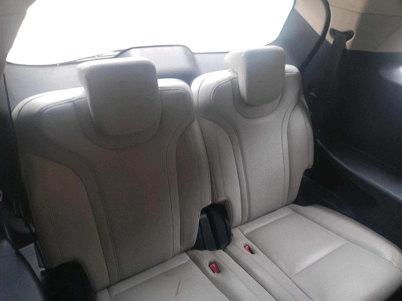 2022 Mahindra XUV700 AX 7 LUXURY P AT 7 STR, Petrol, Automatic, 47,918 km, interior