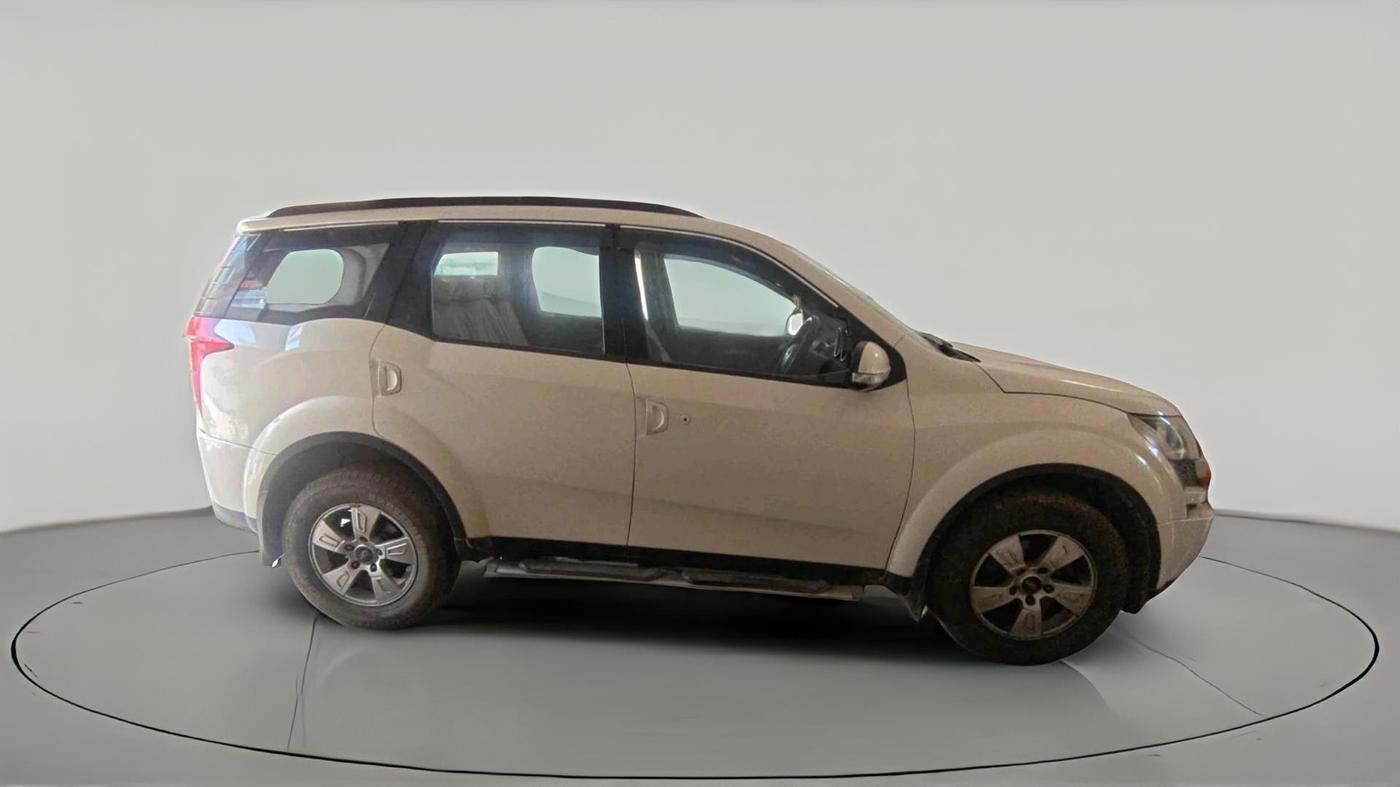 2015 Mahindra XUV500 W8, Diesel, Manual, 70,568 km, exterior