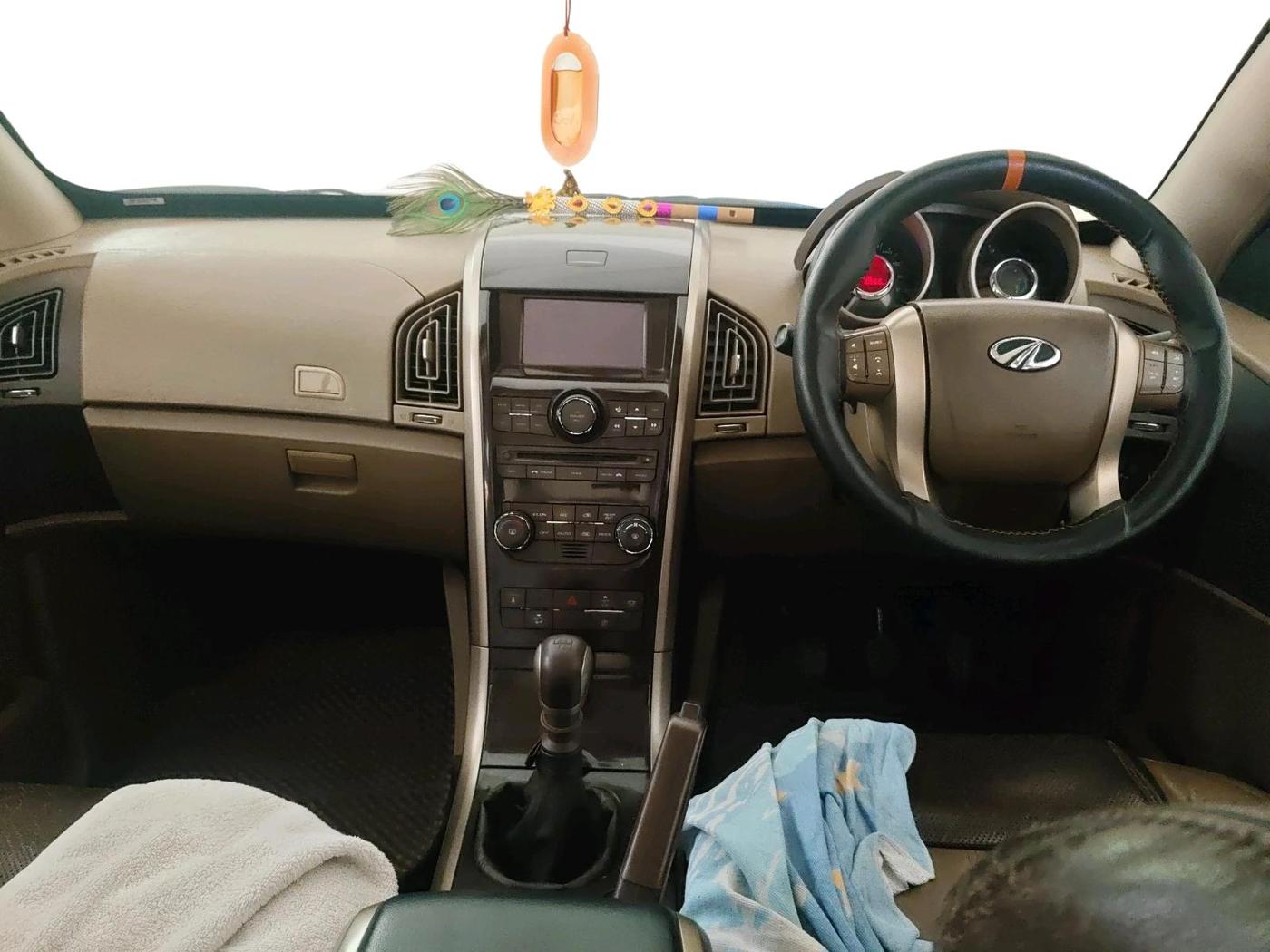 2015 Mahindra XUV500 W8, Diesel, Manual, 70,568 km, interior