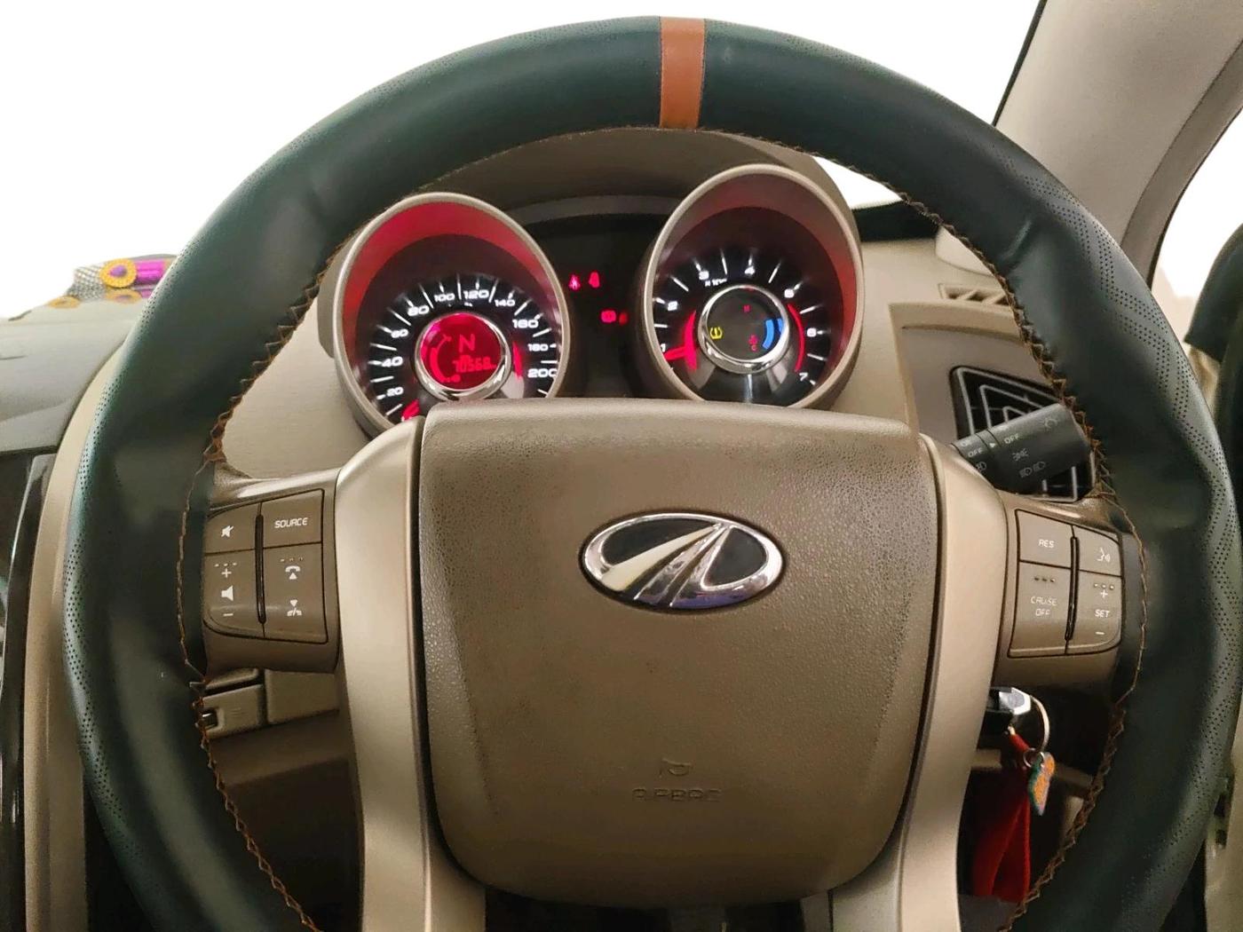 2015 Mahindra XUV500 W8, Diesel, Manual, 70,568 km, interior