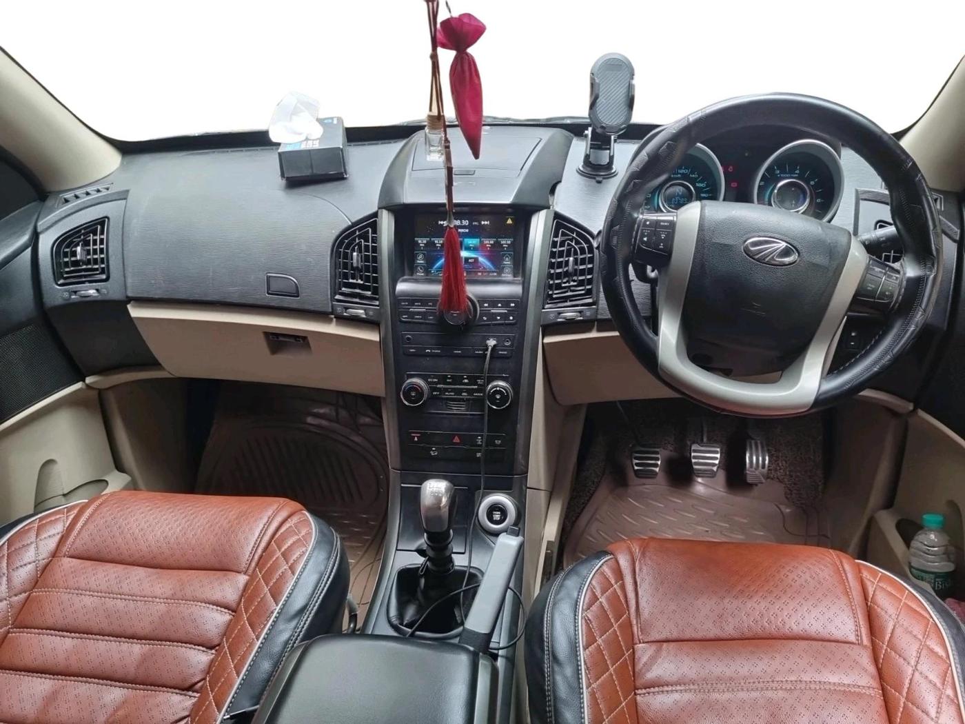2017 Mahindra XUV500 W10, Diesel, Manual, 83,789 km, interior